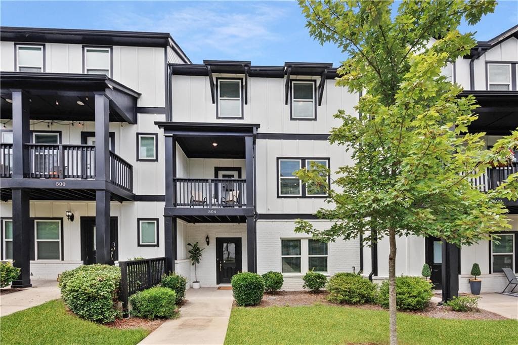 4 bedroom, 4 bathroom, 2,175 sq ft townhouse for sale at 504 Hampton Crossing, Woodstock, GA 30188