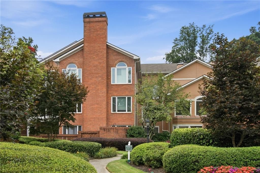 2 bedroom, 2 bathroom, 1,645 sq ft condominium for sale at 5350 Brooke Ridge Drive, Dunwoody, GA 30338