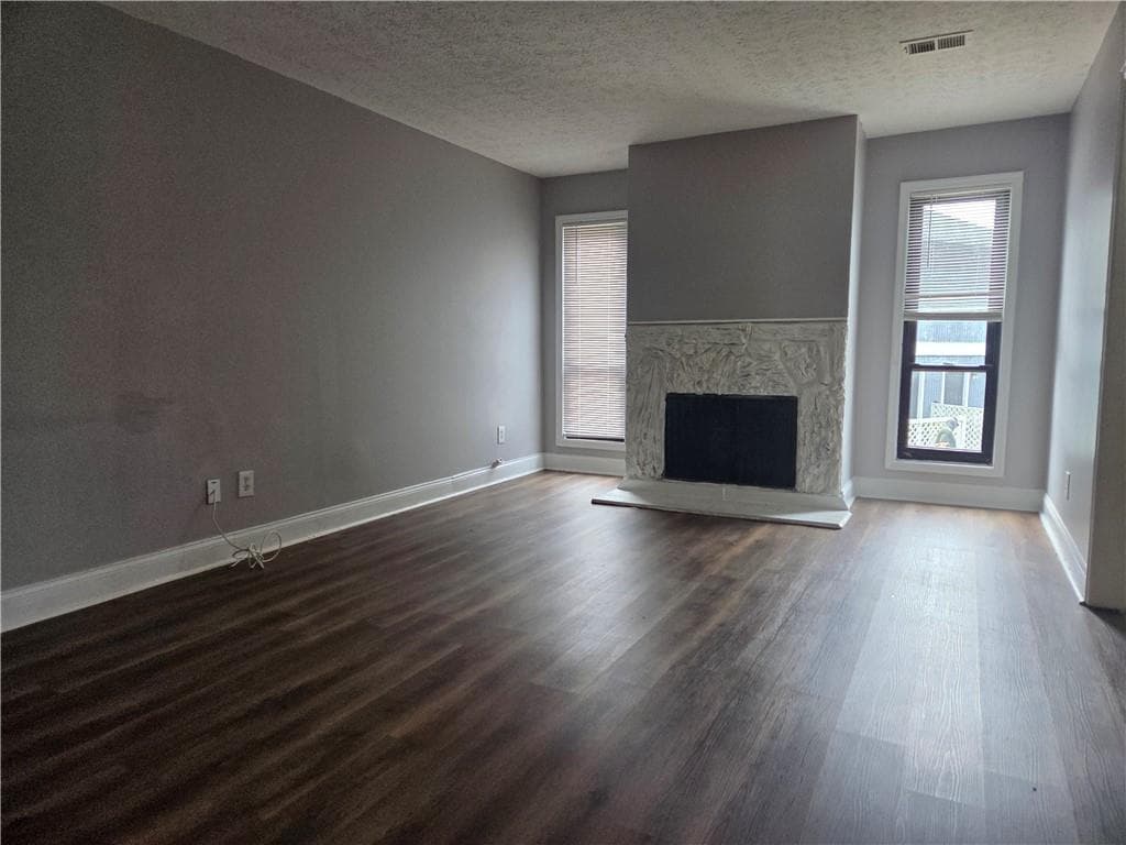 3 bedroom, 3 bathroom, 1,566 sq ft condominium for sale at 2340 Beaver Ruin Road UN25, Norcross, GA 30071