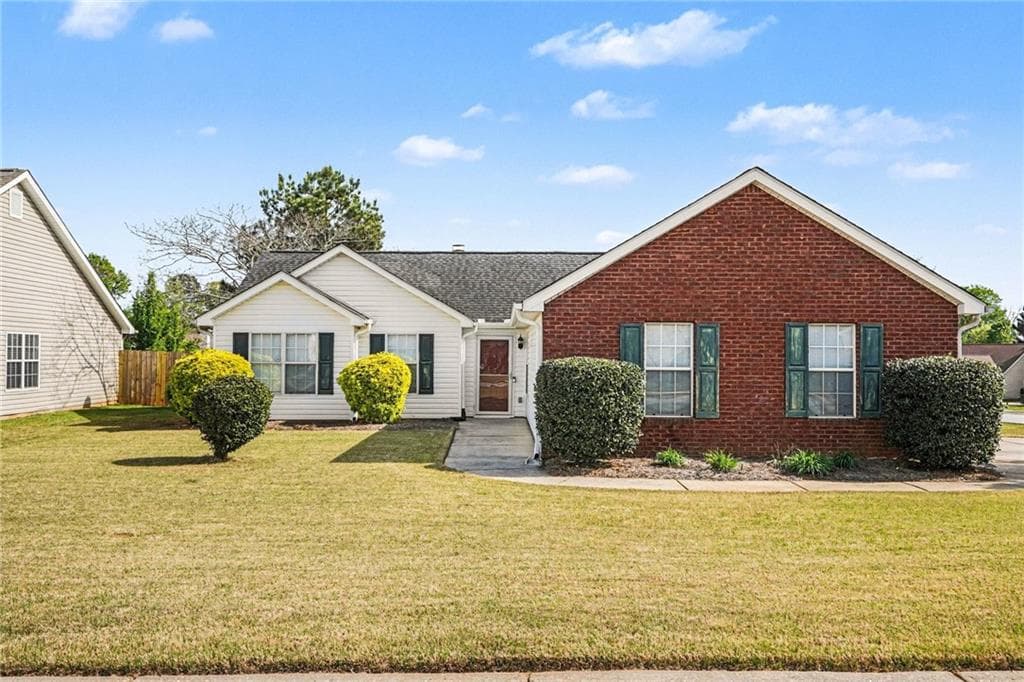 3 bedroom, 2 bathroom, 1,317 sq ft single family residence under contract at 2305 Sugarleaf Trail, Hampton, GA 30228