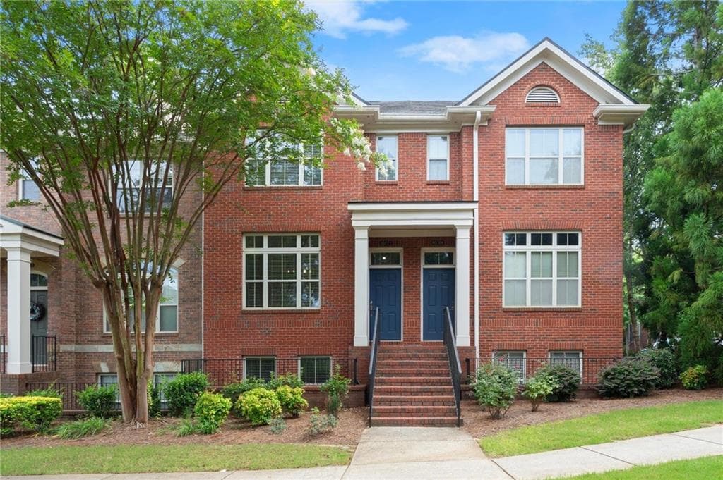 3 bedroom, 4 bathroom, 1,994 sq ft townhouse under contract at 10728 Ellicot Way, Alpharetta, GA 30022