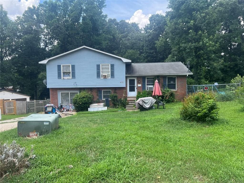 3 bedroom, 1 bathroom, 1,827 sq ft single family residence under contract at 6772 Bedford Road, Rex, GA 30273