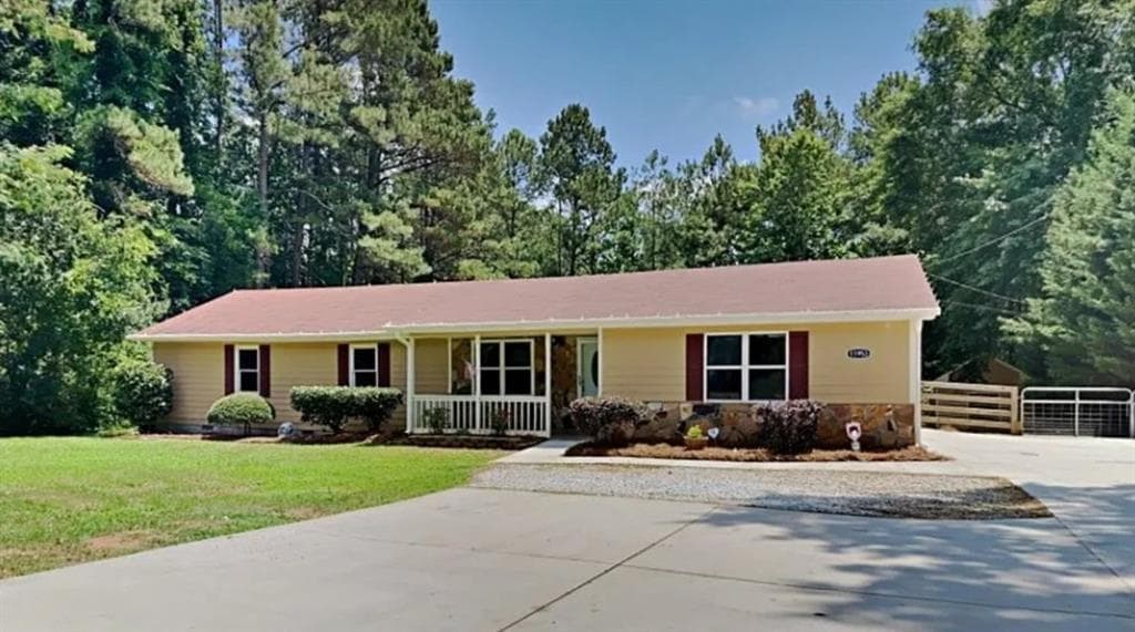 3 bedroom, 2 bathroom, 1,436 sq ft single family residence under contract at 11953 Brown Bridge Road, Covington, GA 30016