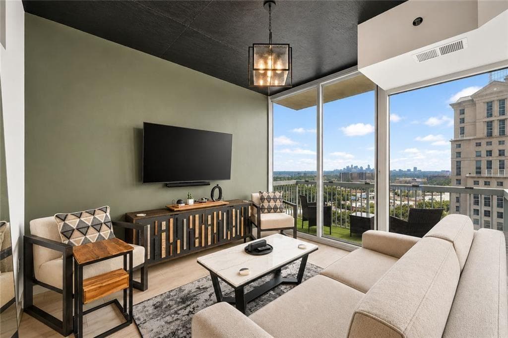 1 bedroom, 1 bathroom, 620 sq ft condominium for sale at 3324 Peachtree Road 1616, Atlanta, GA 30326