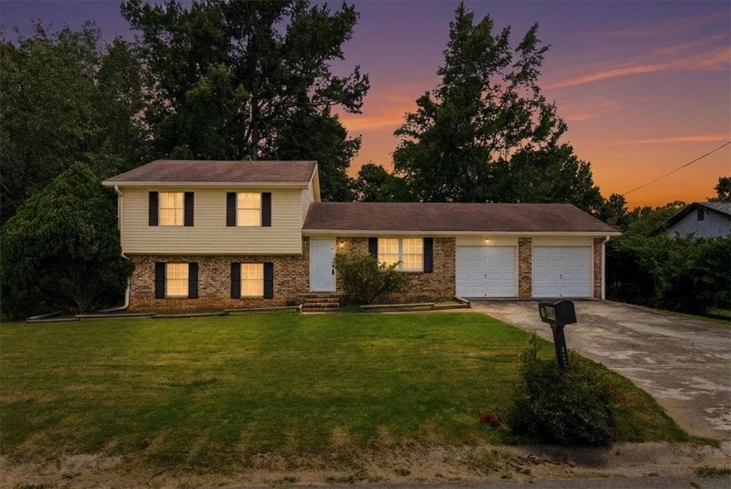 5 bedroom, 2 bathroom, 1,682 sq ft single family residence under contract at 941 Cochise Trail, Conyers, GA 30094