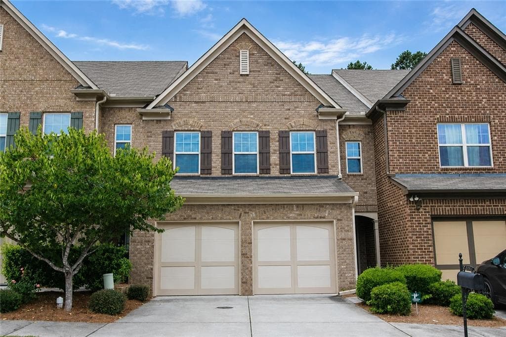3 bedroom, 3 bathroom, 1,966 sq ft townhouse for rent at 2132 Greencrest Circle, Alpharetta, GA 30004 for $2,499 a month
