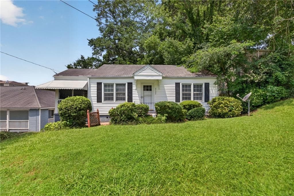 2 bedroom, 1 bathroom, 872 sq ft single family residence for sale at 2727 Humphries Street, East Point, GA 30344