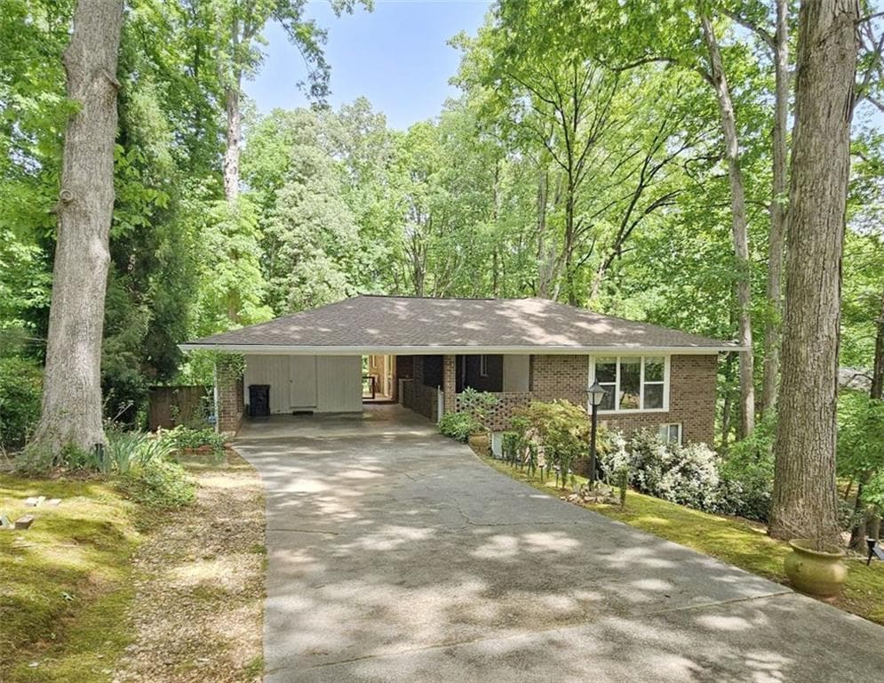 5 bedroom, 3 bathroom, 2,153 sq ft single family residence sold at 1146 Lakeshore Drive, Gainesville, GA 30501