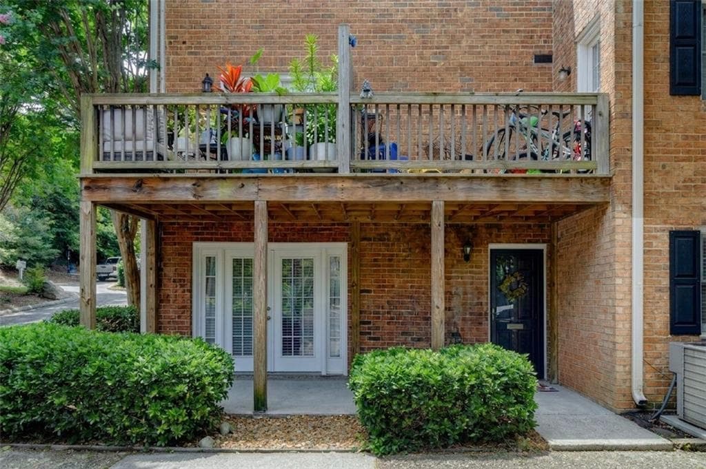 2 bedroom, 2 bathroom, 1,392 sq ft townhouse for sale at 6520 Roswell Road 30, Sandy Springs, GA 30328