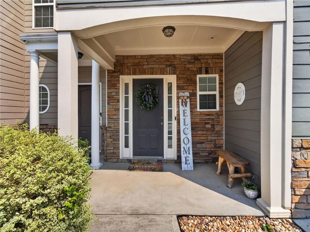 2 bedroom, 3 bathroom, 1,770 sq ft townhouse for sale at 6475 Whitebeam Trail, Braselton, GA 30517