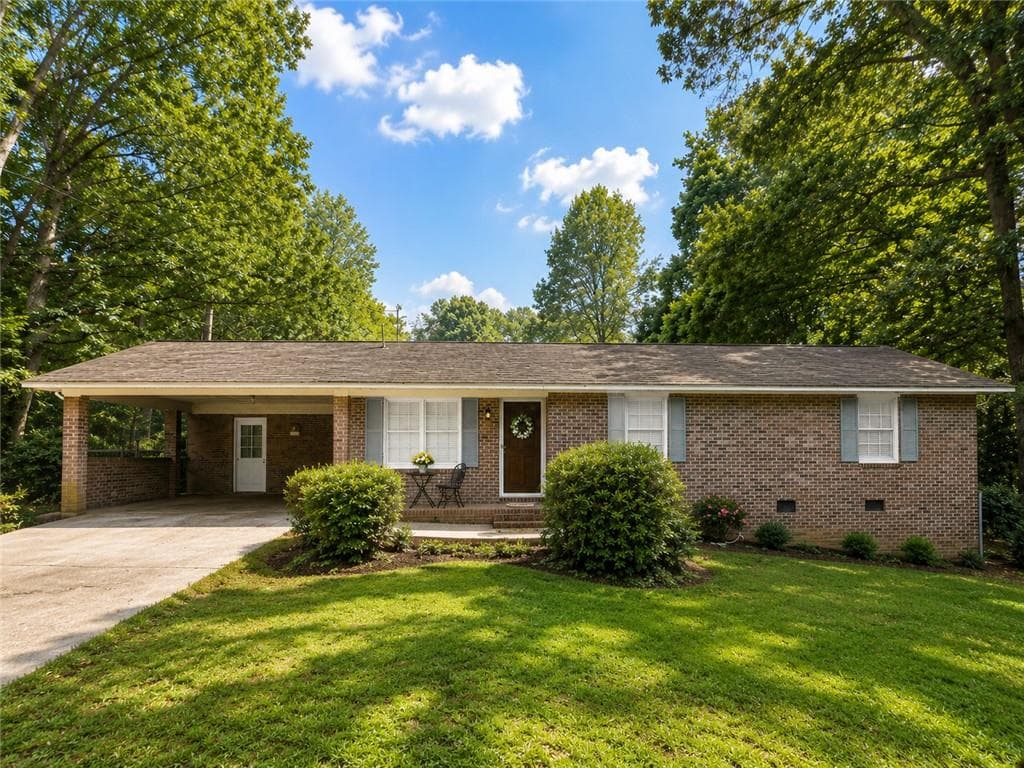 4 bedroom, 2 bathroom, 1,596 sq ft single family residence for sale at 40 Flint Hill Drive, Oxford, GA 30054