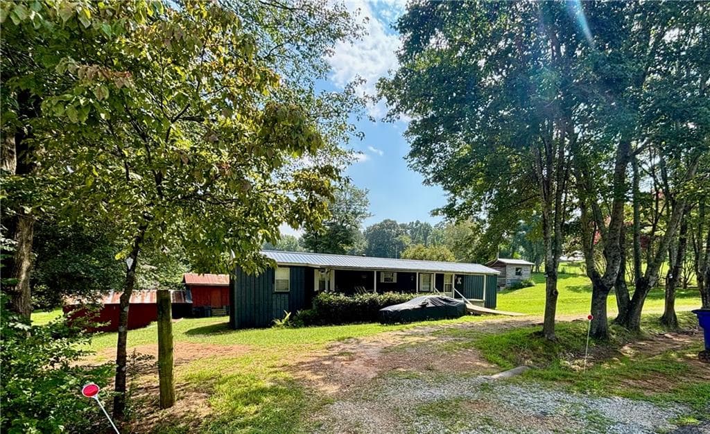 2 bedroom, 2 bathroom, 1,129 sq ft single family residence for sale at 716 Hawkins Road, Homer, GA 30547
