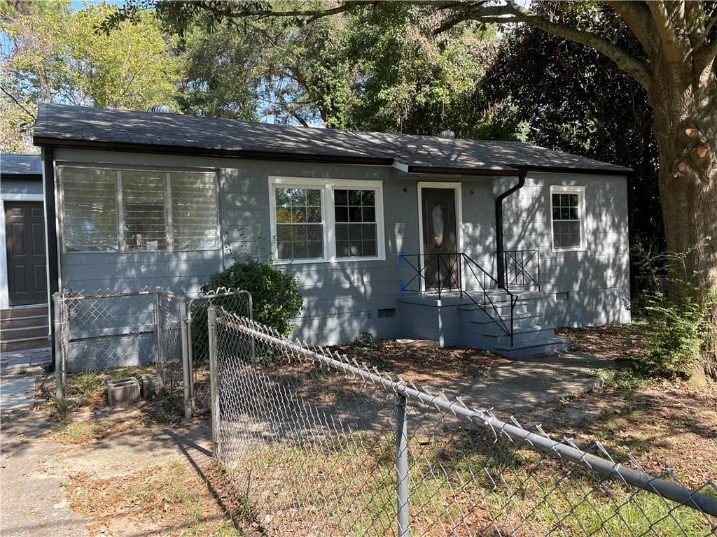 2 bedroom, 1 bathroom, 935 sq ft single family residence for sale at 378 Gresham Road, Mableton, GA 30126