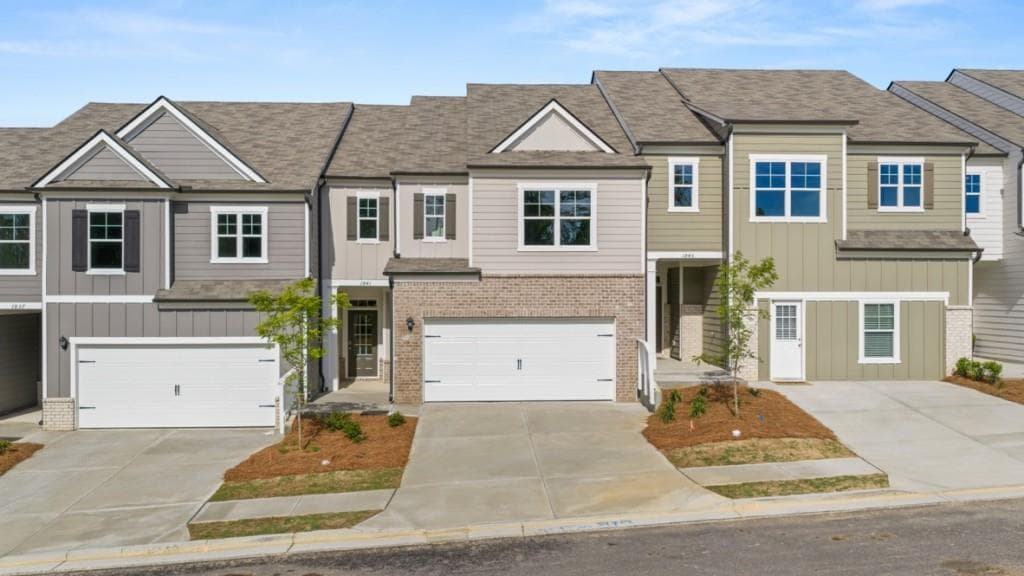 3 bedroom, 3 bathroom, 2,105 sq ft townhouse for sale at 1841 Meadow Green Circle, Gainesville, GA 30501