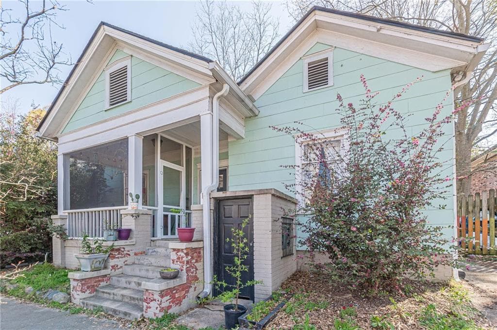 2 bedroom, 2 bathroom, 1,141 sq ft single family residence for sale at 3030 Semmes Street, East Point, GA 30344