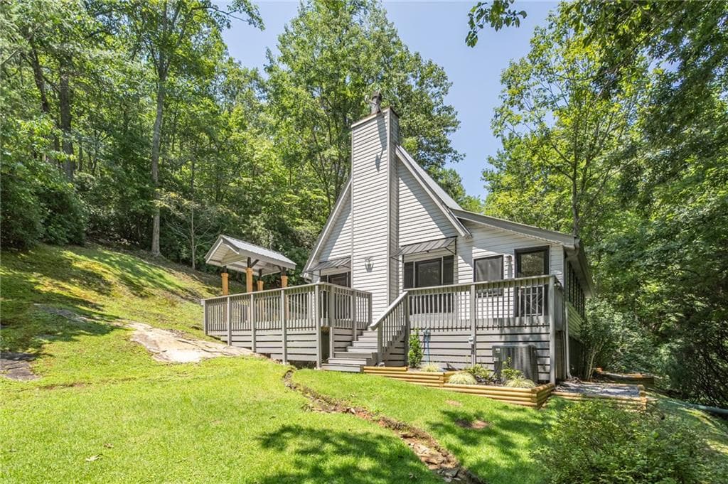 2 bedroom, 2 bathroom, 1,074 sq ft single family residence for sale at 225 Cherokee Circle, Ellijay, GA 30536