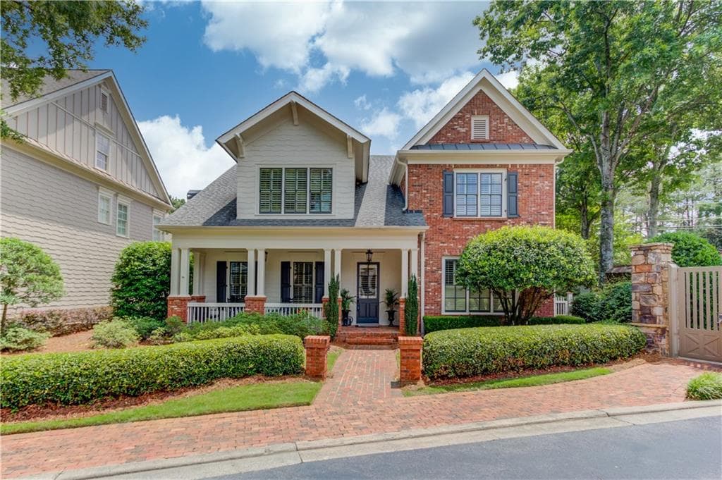 4 bedroom, 5 bathroom, 4,066 sq ft single family residence sold at 10853 Enclave Lane, Alpharetta, GA 30022