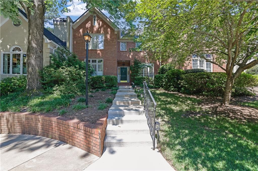 4 bedroom, 4 bathroom, 3,368 sq ft townhouse for sale at 2 Paces West Terrace, Atlanta, GA 30327
