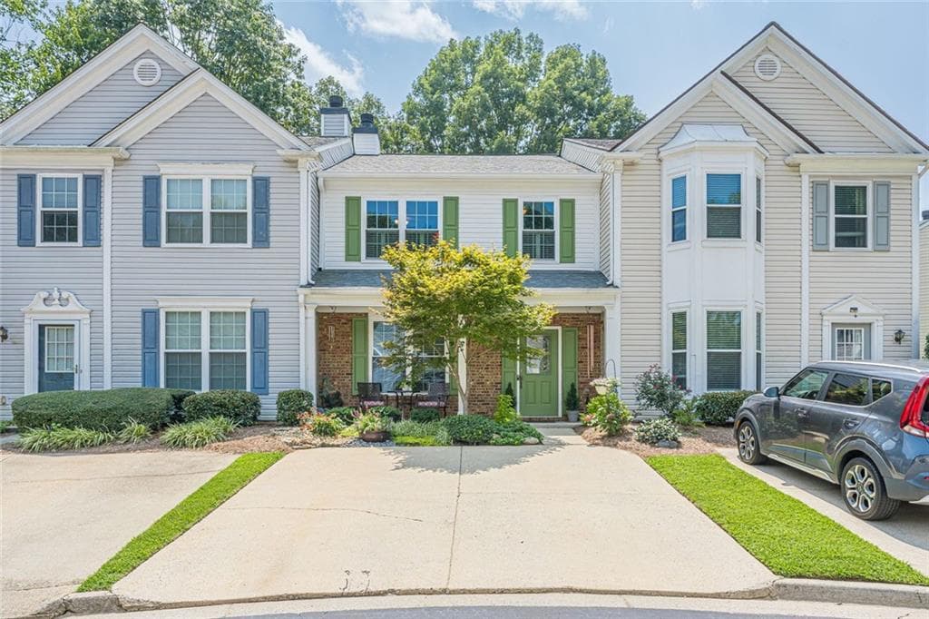 3 bedroom, 3 bathroom, 1,473 sq ft townhouse for sale at 9165 Nesbit Ferry Road 31, Johns Creek, GA 30022