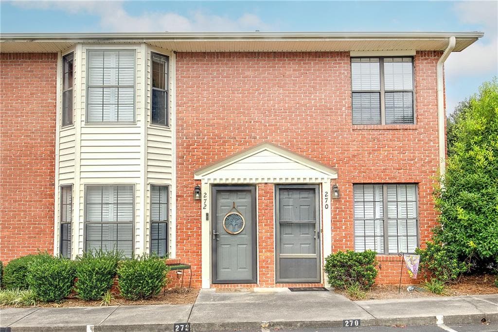 2 bedroom, 2 bathroom, 1,357 sq ft condominium for sale at 272 Mount Vernon Drive, Calhoun, GA 30701