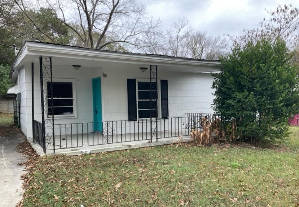 2 bedroom, 1 bathroom, 832 sq ft single family residence for sale at 4049 Villa Avenue, Macon, GA 31204