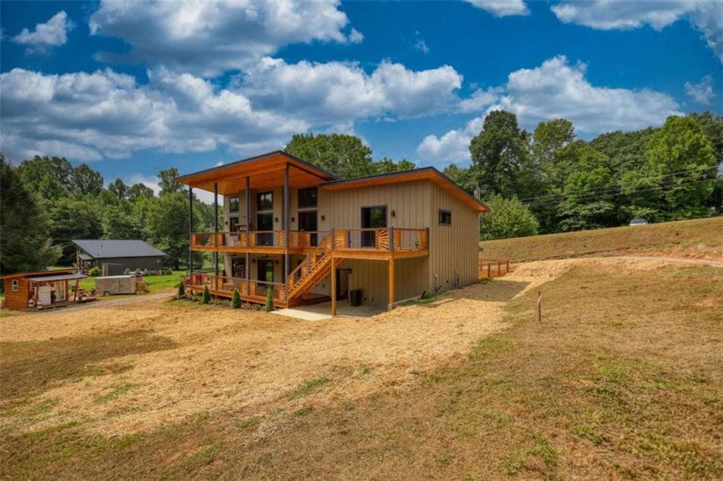 5 bedroom, 4 bathroom, 4,300 sq ft single family residence for sale at 483 Church Street, Blue Ridge, GA 30513