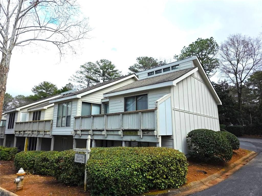 2 bedroom, 2 bathroom, 1,880 sq ft condominium for sale at 5025 Highland Club Drive, Marietta, GA 30068