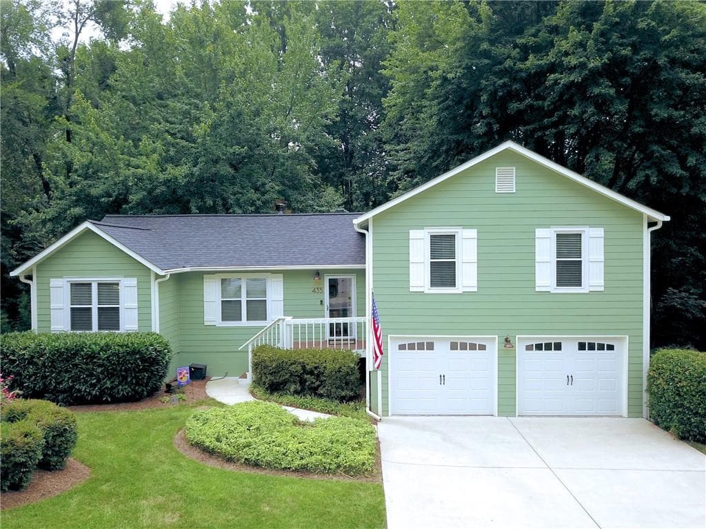 3 bedroom, 2 bathroom, 1,808 sq ft single family residence under contract at 435 Tyson Circle, Roswell, GA 30076