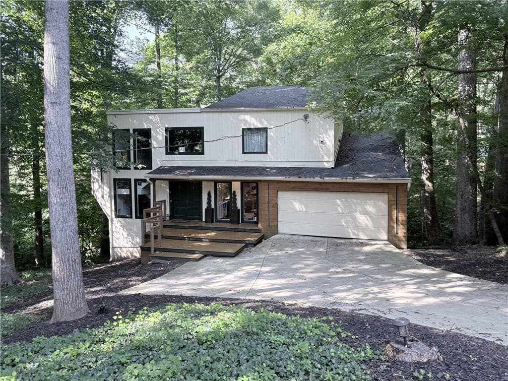 2 bedroom, 3 bathroom, 2,257 sq ft single family residence for sale at 1971 Woodsdale Road, Atlanta, GA 30324