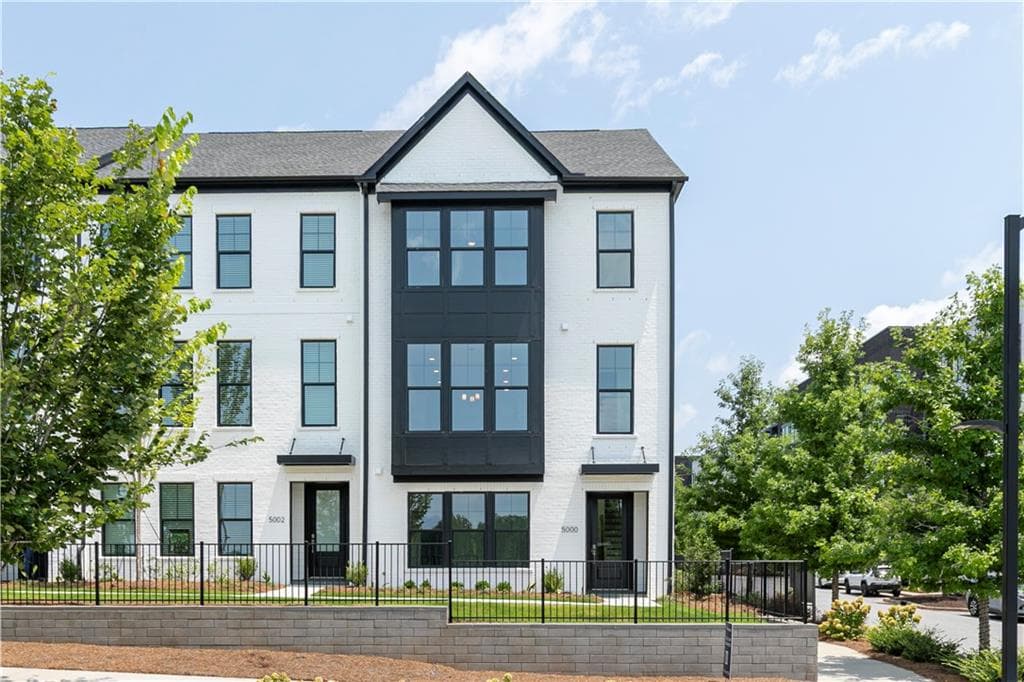 3 bedroom, 4 bathroom, 2,700 sq ft townhouse for sale at 5000 Hartwell Place, Alpharetta, GA 30009