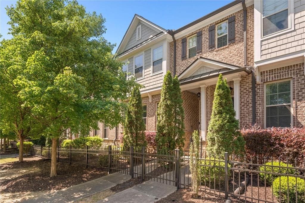 3 bedroom, 4 bathroom, 3,060 sq ft townhouse for sale at 1820 Stephanie Trail, Atlanta, GA 30329