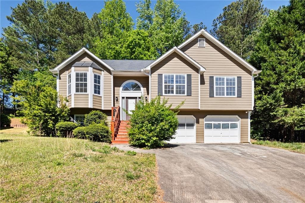 4 bedroom, 3 bathroom, 2,437 sq ft single family residence for sale at 2620 Abbotts Glen Drive, Acworth, GA 30101