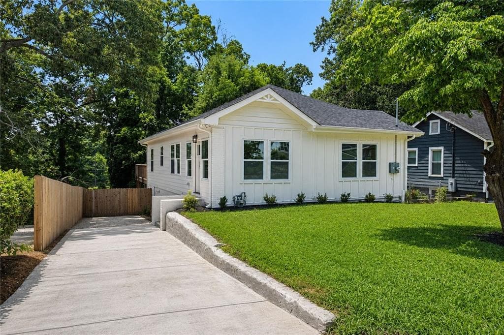 3 bedroom, 3 bathroom, 1,835 sq ft single family residence for sale at 1502 Venetian Drive, SW, Atlanta, GA 30311