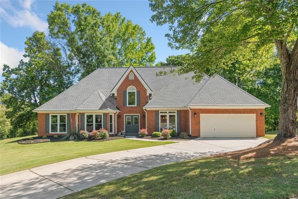 3 bedroom, 2 bathroom, 2,420 sq ft single family residence under contract at 1905 Broadwell Oaks Drive, Alpharetta, GA 30004