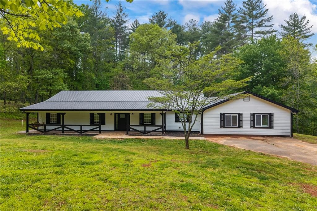 4 bedroom, 2 bathroom, 2,452 sq ft single family residence for sale at 435 Dogwood Way, Blue Ridge, GA 30513
