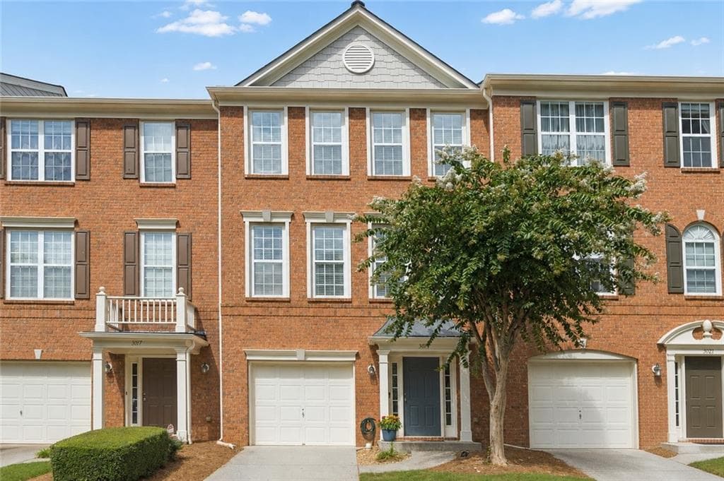 3 bedroom, 4 bathroom, 1,900 sq ft townhouse under contract at 3019 Glendower Way, Roswell, GA 30075