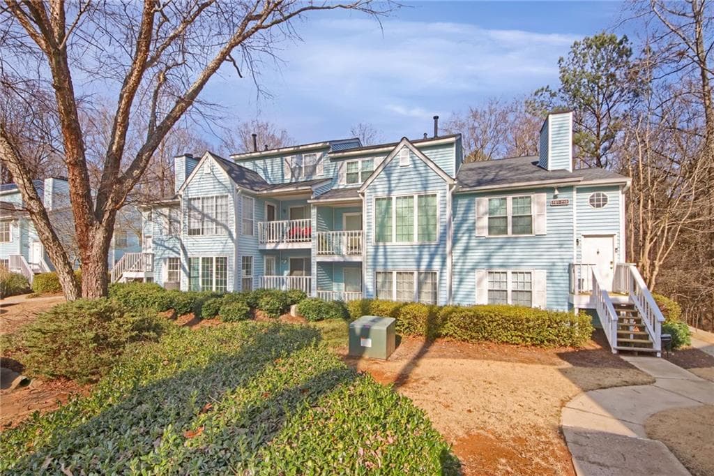 2 bedroom, 2 bathroom, 1,223 sq ft condominium for sale at 702 Glenleaf Drive, Peachtree Corners, GA 30092