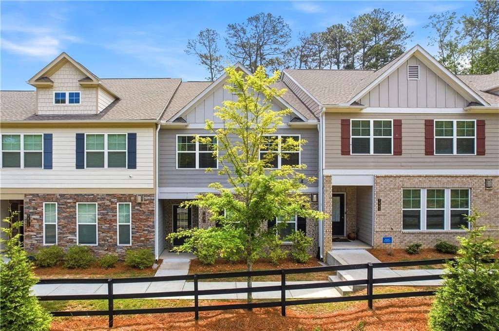 3 bedroom, 3 bathroom, 1,956 sq ft townhouse for sale at 7031 Cedar Glen Road, Atlanta, GA 30360