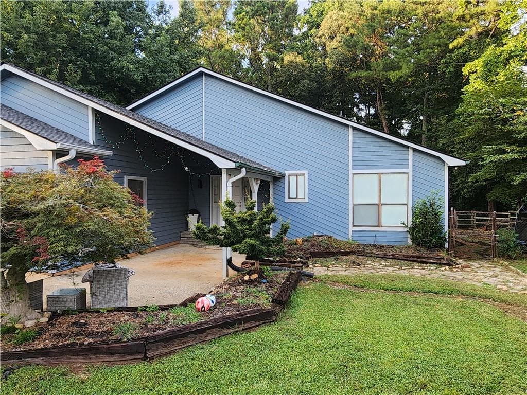3 bedroom, 2 bathroom, 1,886 sq ft single family residence for sale at 715 Babbling Creek Place, Johns Creek, GA 30022