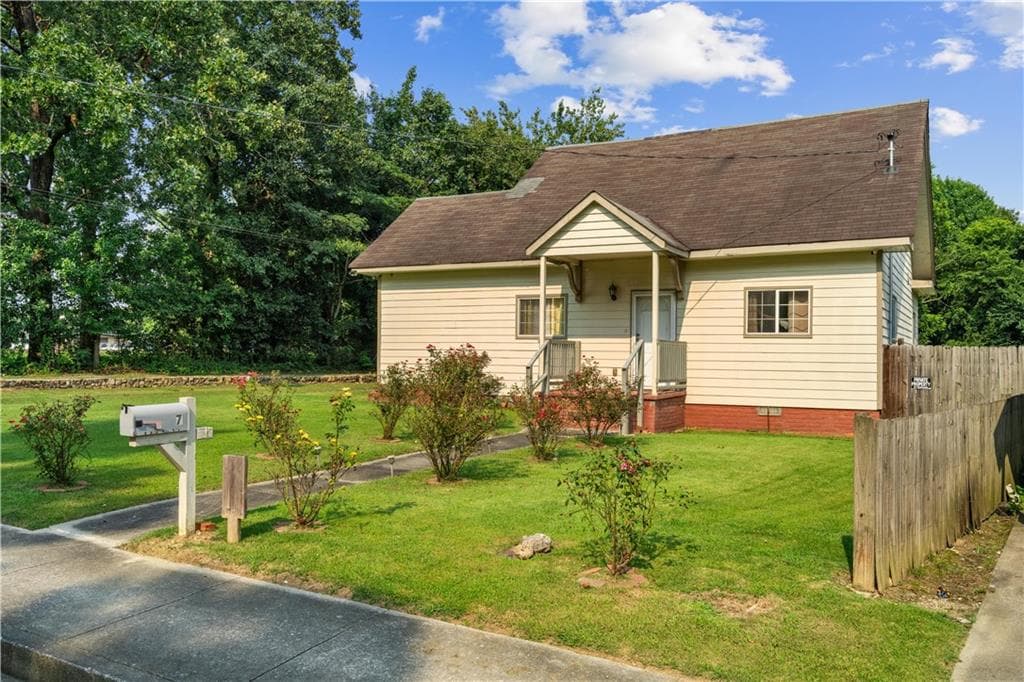 4 bedroom, 2 bathroom, 1,140 sq ft single family residence for sale at 7 Cherry Street, Rome, GA 30165