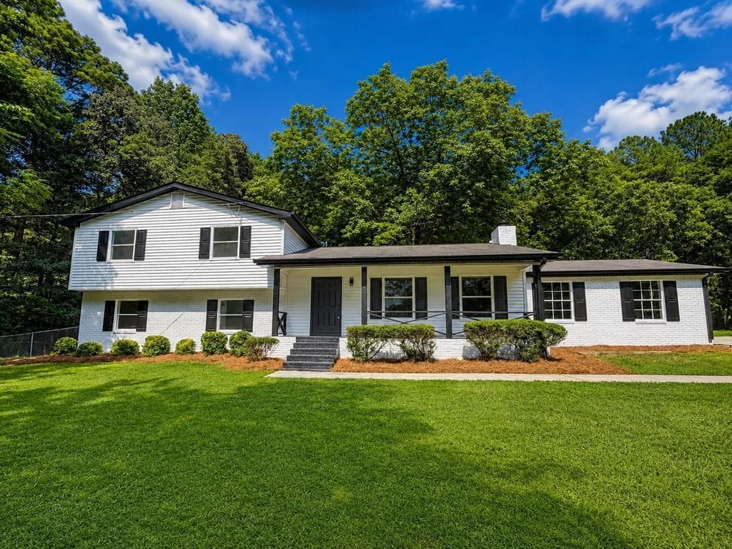 4 bedroom, 3 bathroom, 1,920 sq ft single family residence for sale at 3418 Johnson Drive, Snellville, GA 30039