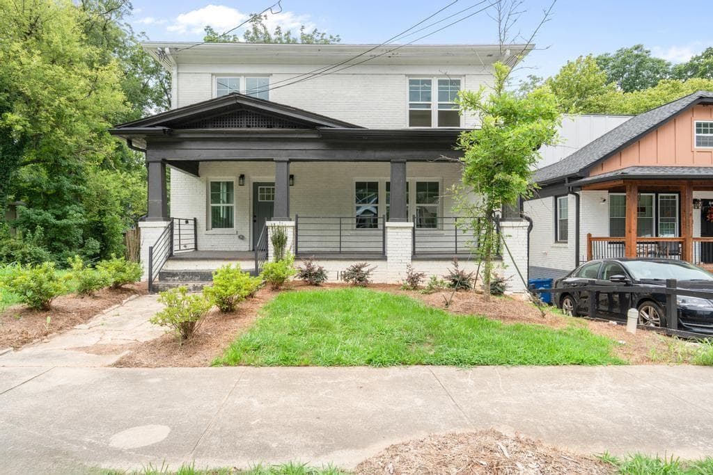 4 bedroom, 3 bathroom, 3,984 sq ft single family residence under contract at 1046 Mayson Turner Road, Atlanta, GA 30314