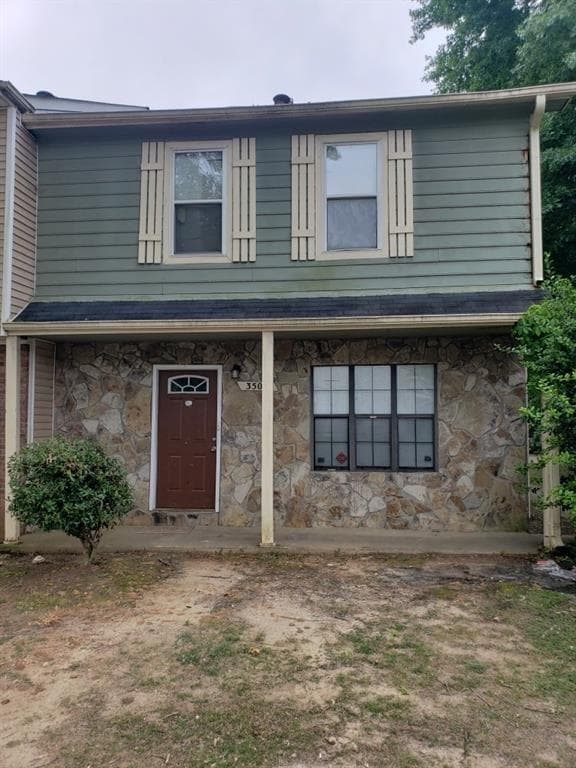 3 bedroom, 3 bathroom, 1,364 sq ft townhouse under contract at 3500 Ten Oaks Court, Powder Springs, GA 30127