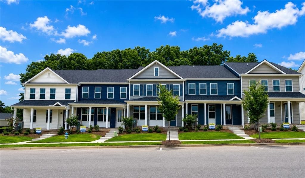 3 bedroom, 3 bathroom, 1,812 sq ft townhouse for sale at 337 Tate Street, Monroe, GA 30655