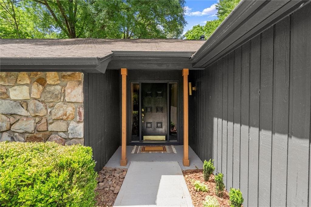 3 bedroom, 2 bathroom, 1,580 sq ft single family residence under contract at 20 Sweetwood Court, Roswell, GA 30076