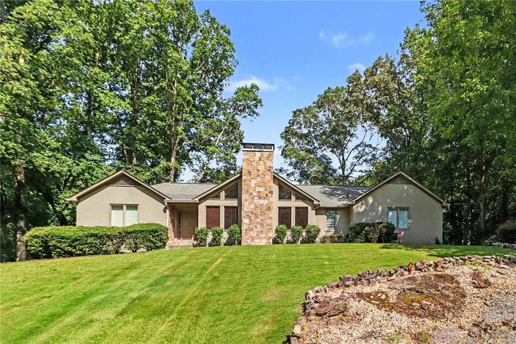 3 bedroom, 3 bathroom, 2,484 sq ft single family residence for sale at 4098 Happy Valley Circle, Newnan, GA 30263