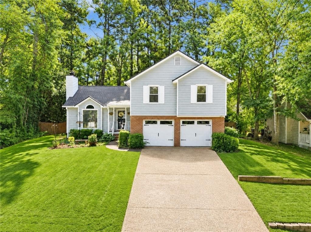 3 bedroom, 3 bathroom, 2,124 sq ft single family residence under contract at 3513 Robin Lane, Acworth, GA 30101