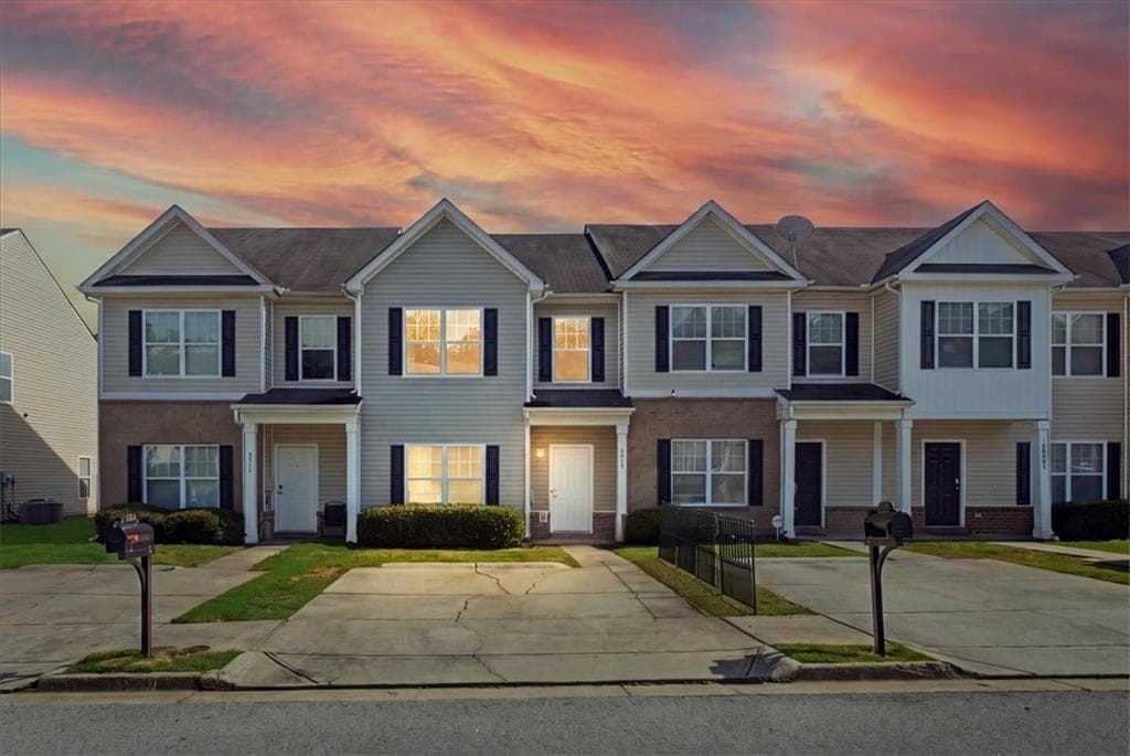 2 bedroom, 3 bathroom, 1,584 sq ft townhouse under contract at 2255 Bigwood Trail, Atlanta, GA 30349