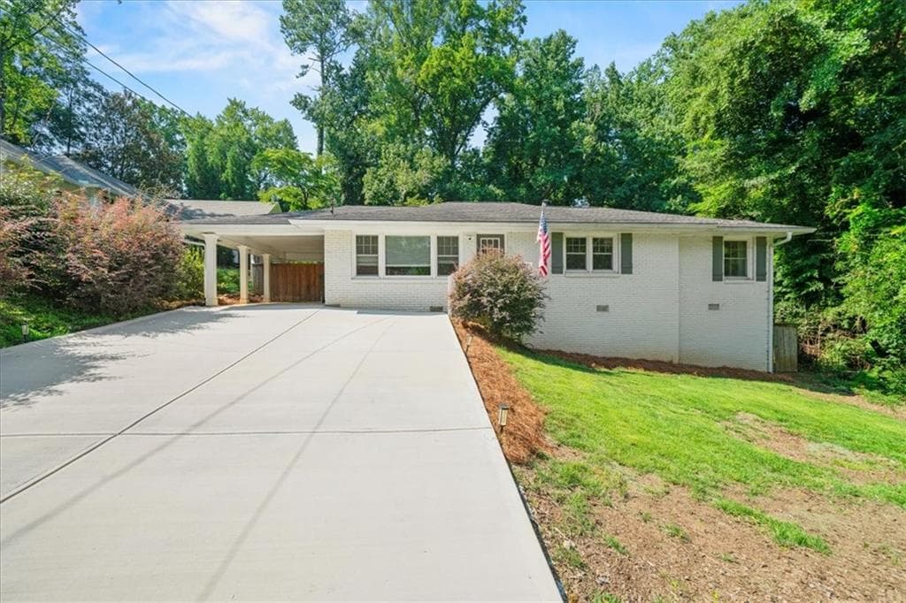 2 bedroom, 2 bathroom, 1,302 sq ft single family residence for sale at 31 W Belle Isle Road, Sandy Springs, GA 30342