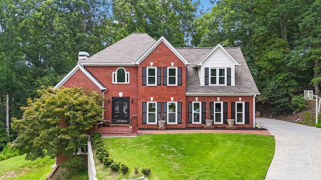 5 bedroom, 5 bathroom, 4,094 sq ft single family residence for sale at 1110 Sheridan Way, Gainesville, GA 30506